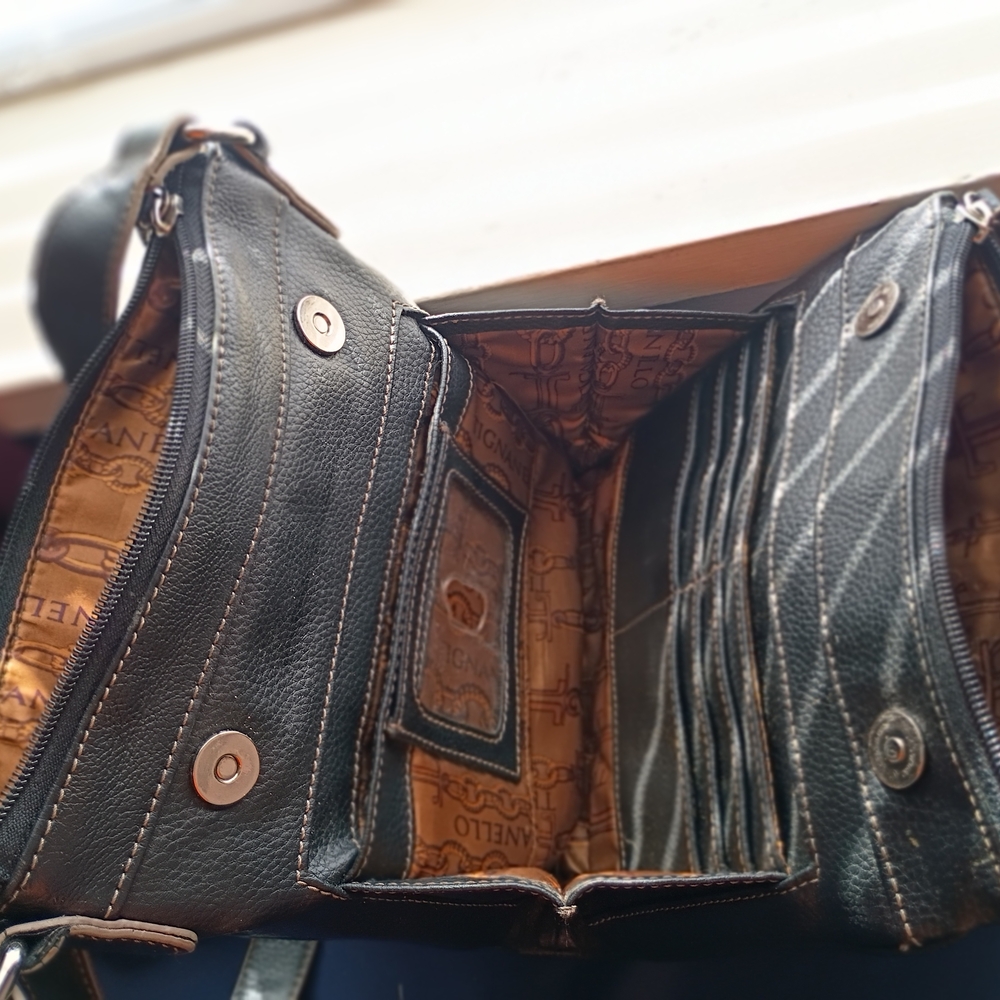 TIGNANELLO Black Crossbody Bag + end  White Stitching. - Picture 5 of 11